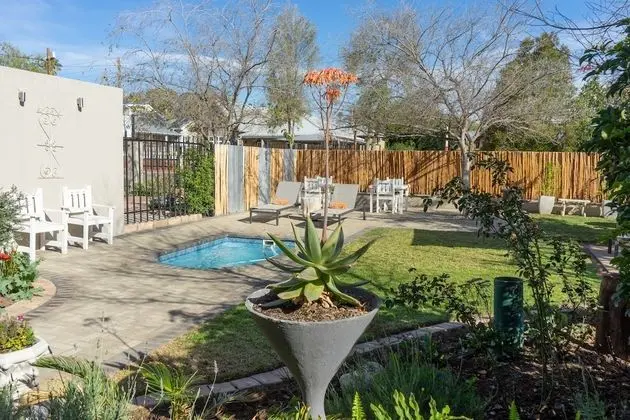 Luxury Tek Büyük Yataklı Oda, 1 Büyük (Queen) Boy Yatak, Banyolu/Duşlu, Bahçe Manzaralı