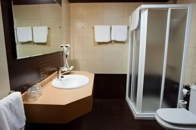 Büyük Yataklı Tek Kişilik Oda