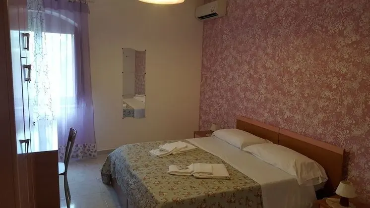 Tek Büyük Yataklı Oda, Bağlantılı Odalar