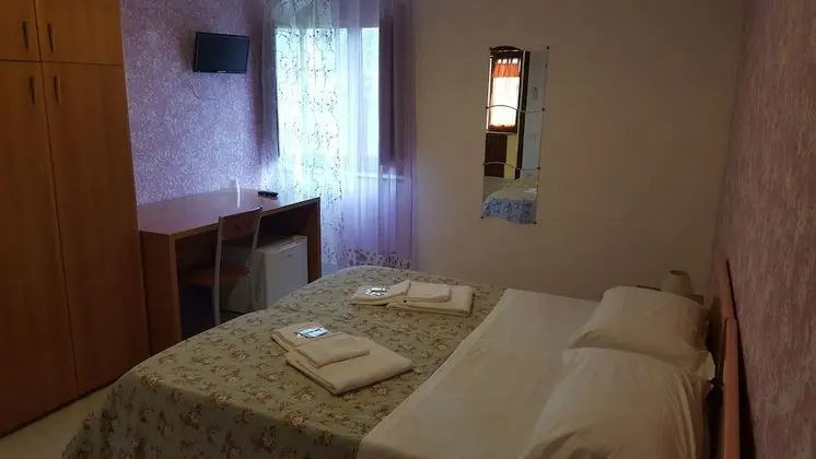 Tek Büyük Yataklı Oda, Bağlantılı Odalar