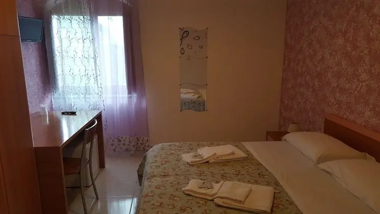 Tek Büyük Yataklı Oda, Bağlantılı Odalar