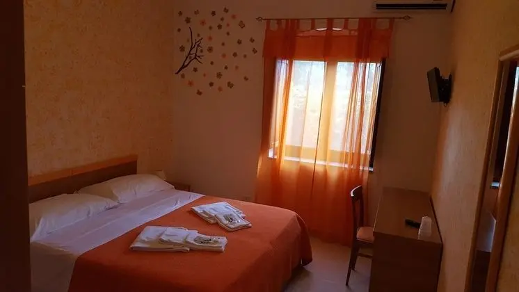Tek Büyük Yataklı Oda, Bağlantılı Odalar