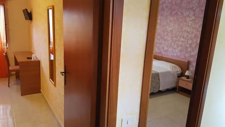 Tek Büyük Yataklı Oda, Bağlantılı Odalar