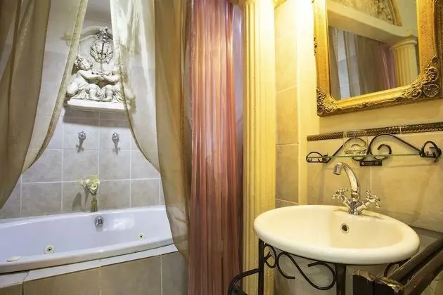 Luxury Tek Büyük Yataklı Oda