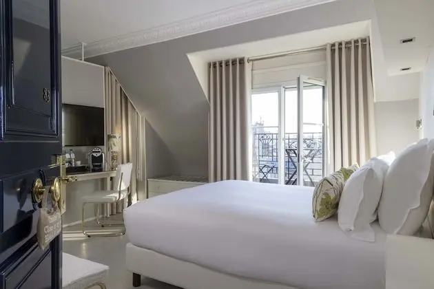 Luxury Oda, Teras (View on the Eiffel Tower)