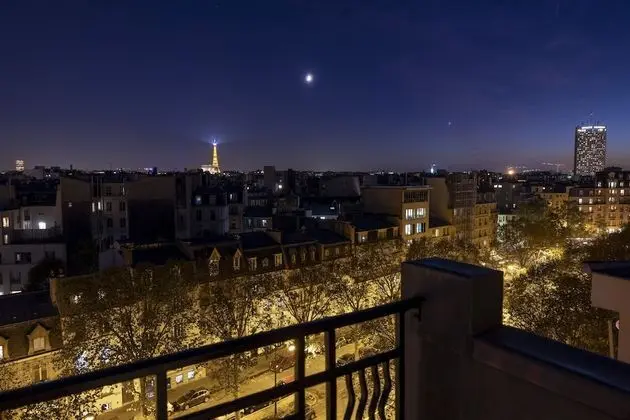 Luxury Oda, Teras (View on the Eiffel Tower)