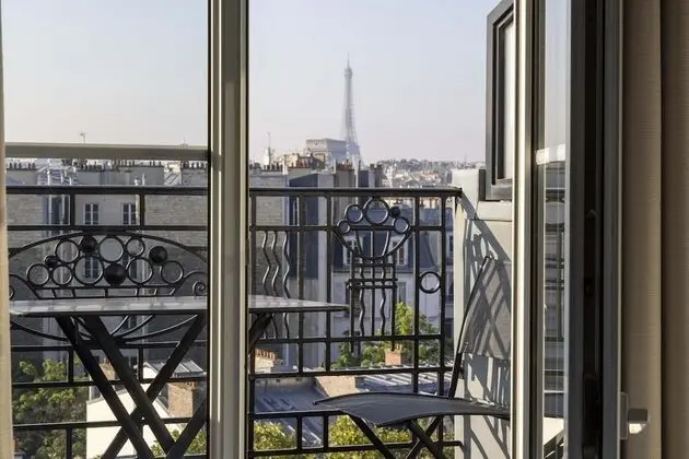 Luxury Oda, Teras (View on the Eiffel Tower)