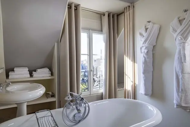 Luxury Oda, Teras (View on the Eiffel Tower)