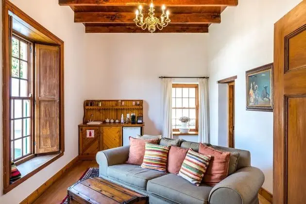 Süit, 1 En Büyük (King) Boy Yatak, Sigara İçilmez, Havuz Manzaralı