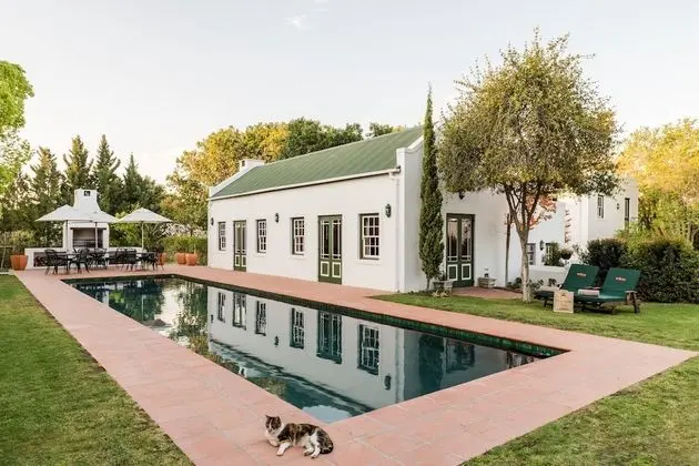 Süit, 1 En Büyük (King) Boy Yatak, Sigara İçilmez, Havuz Manzaralı