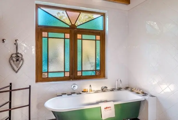 Süit, 1 En Büyük (King) Boy Yatak, Sigara İçilmez, Havuz Manzaralı