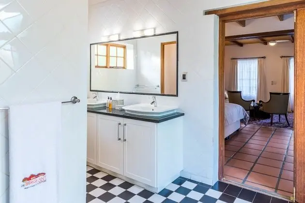 Süit, 1 En Büyük (King) Boy Yatak, Sigara İçilmez, Havuz Manzaralı