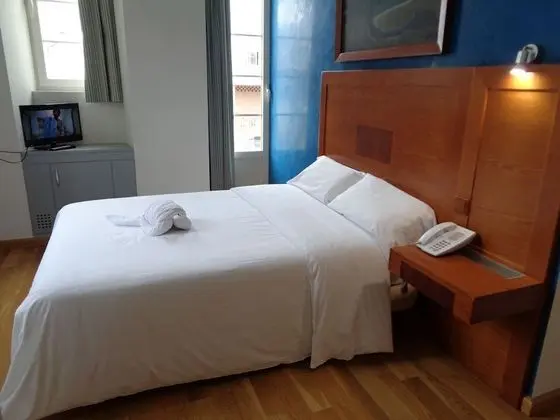 Büyük Yataklı Tek Kişilik Oda