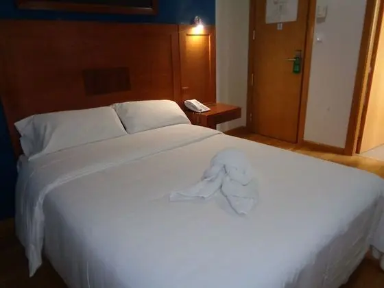 Büyük Yataklı Tek Kişilik Oda