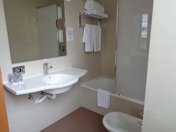 Büyük Yataklı Tek Kişilik Oda