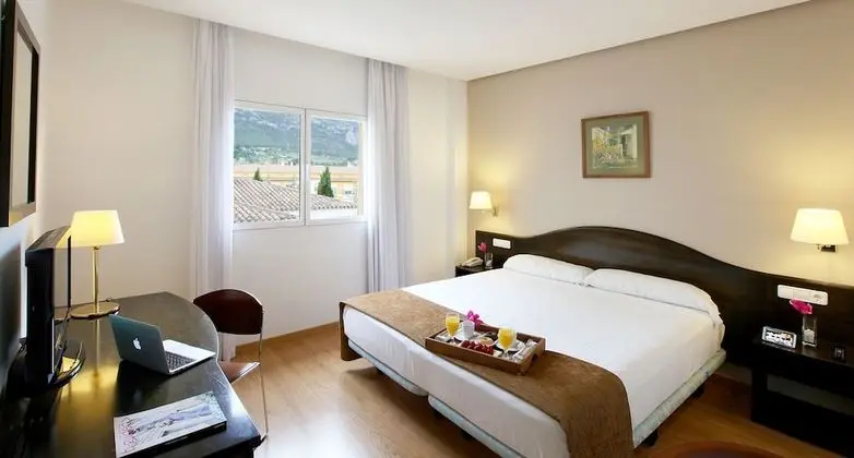 Büyük Yataklı Tek Kişilik Oda