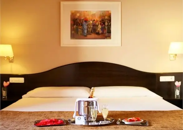 Büyük Yataklı Tek Kişilik Oda