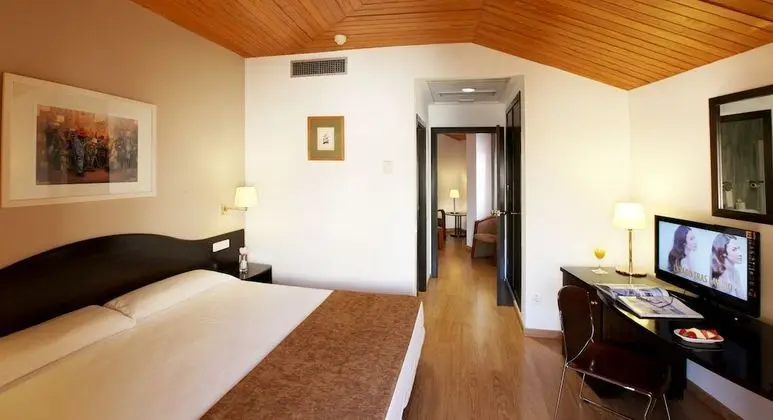 Dört Kişilik Oda (2 Adults + 2 children)