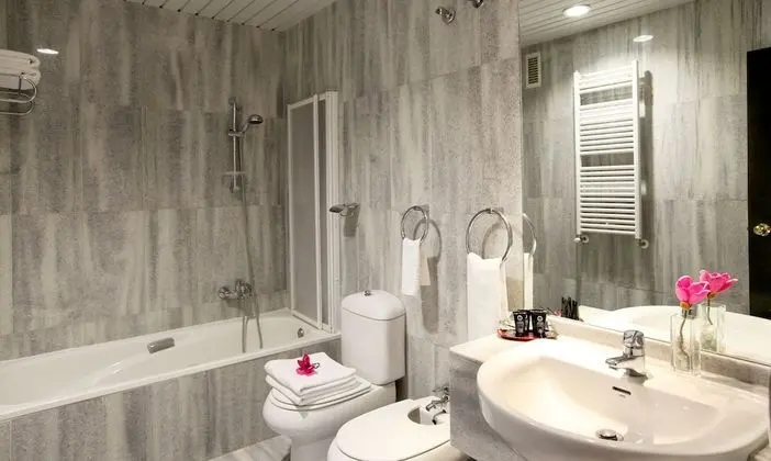 Dört Kişilik Oda (2 Adults + 2 children)