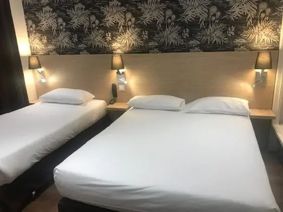 Üç Kişilik Oda