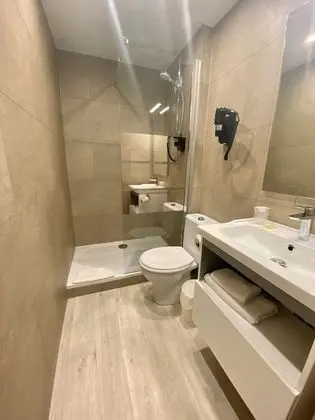Üç Kişilik Oda