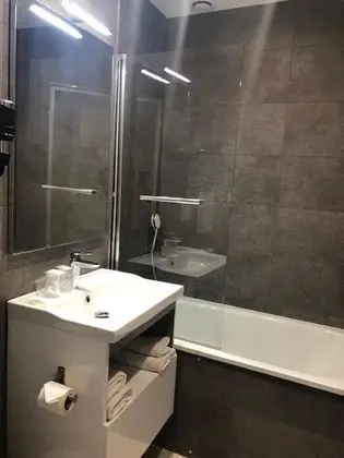 Üç Kişilik Oda
