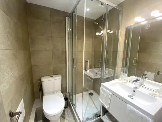 Üç Kişilik Oda