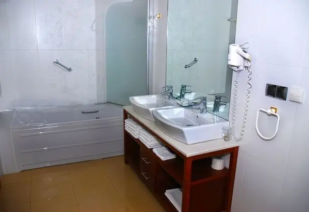 Büyük Yataklı Tek Kişilik Oda
