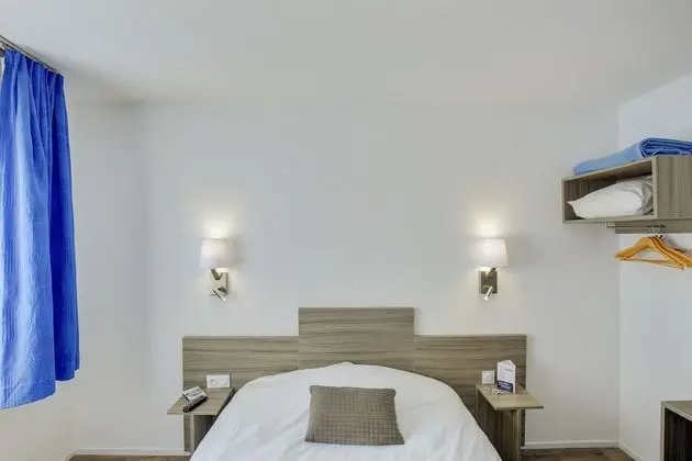 Büyük Yataklı Tek Kişilik Oda