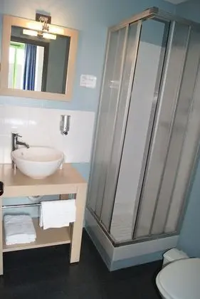 Büyük Yataklı Tek Kişilik Oda