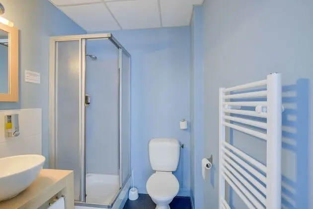 Büyük Yataklı Tek Kişilik Oda