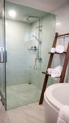 Deluxe Tek Büyük Yataklı Oda, 1 Büyük (Queen) Boy Yatak, Sıcak Su Havuzu, Plaj Manzaralı