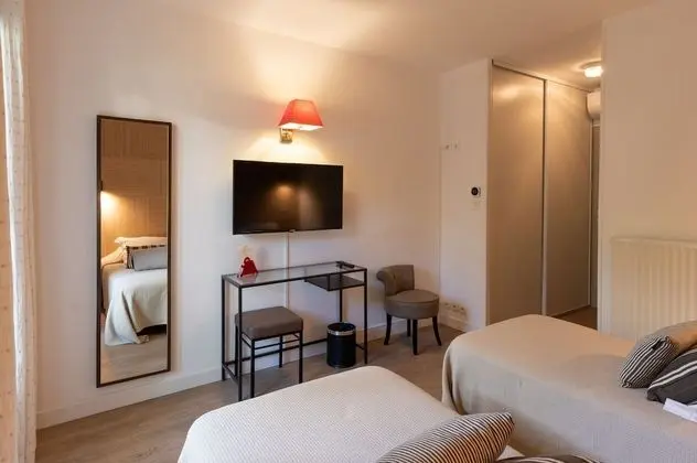 Chambre climatisée lits jumeaux