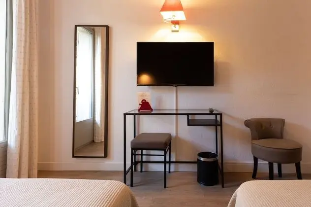 Chambre climatisée lits jumeaux