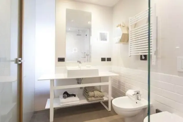 Family Oda, Göl Manzaralı