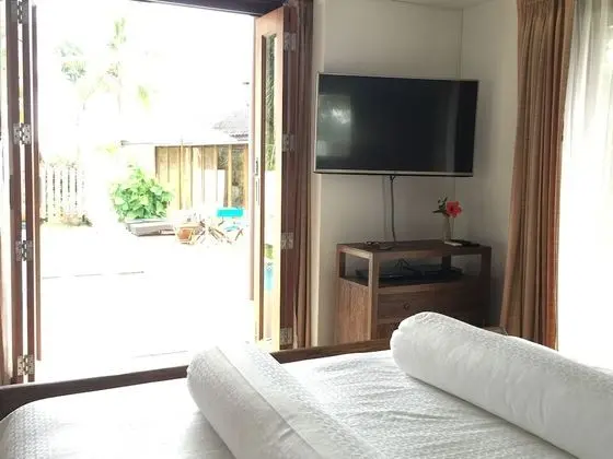 Deluxe Pool Access