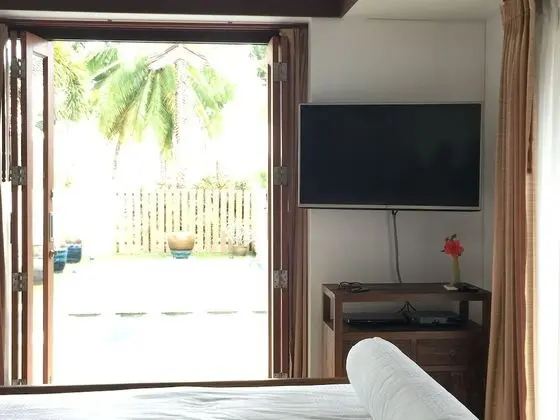 Deluxe Pool Access