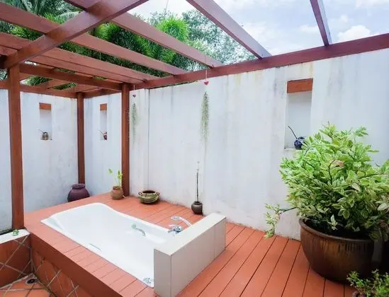 Deluxe Pool Access