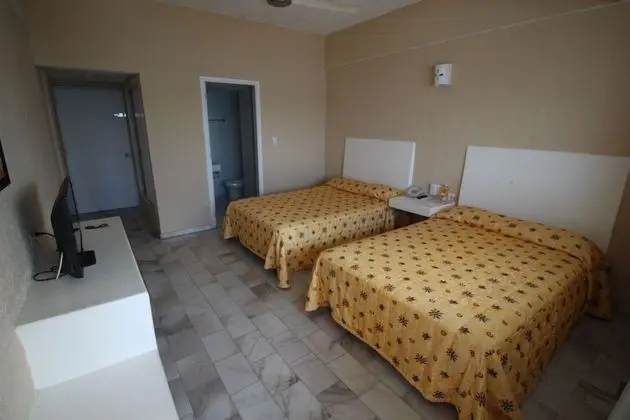 Standard Oda, 2 Çift Kişilik Yatak, Havuz Manzaralı