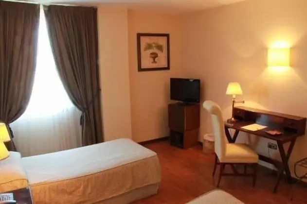 Basic Üç Kişilik Oda