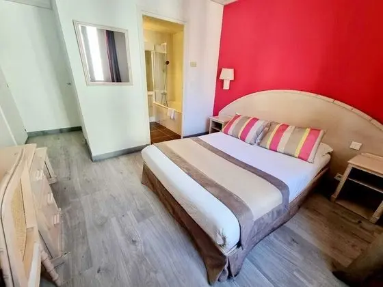 Standard Tek Büyük Yataklı Oda