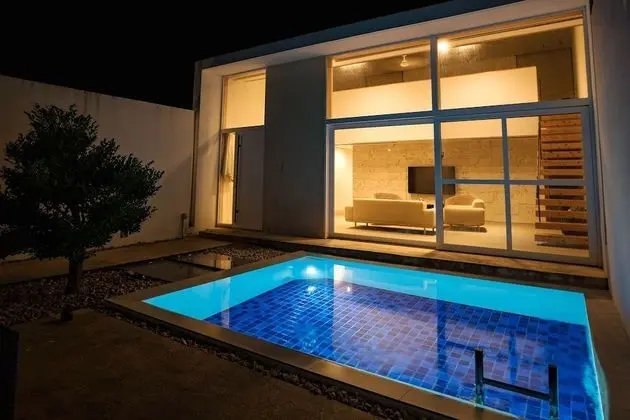 Luxury Villa (Room 02)