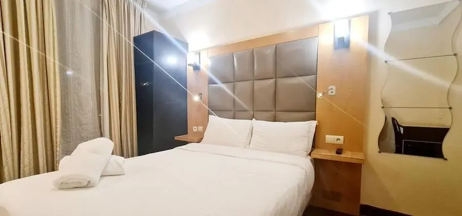 Tek Büyük Yataklı Oda, Ortak Banyo
