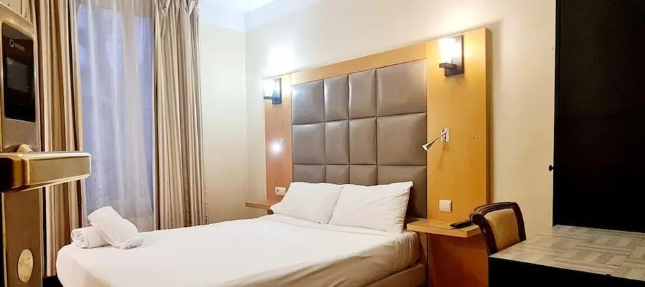 Tek Büyük Yataklı Oda, Ortak Banyo