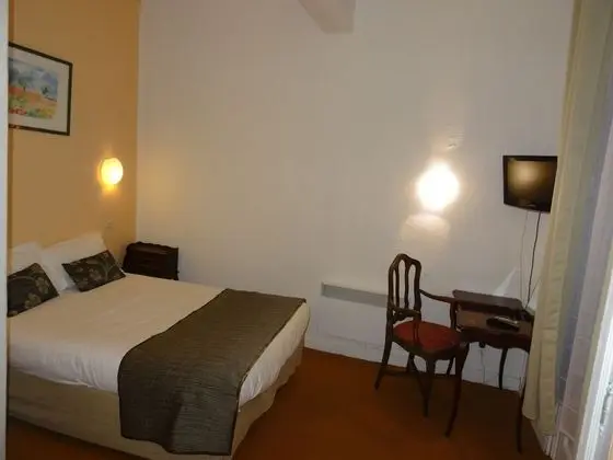 Traditional Tek Büyük Yataklı Oda
