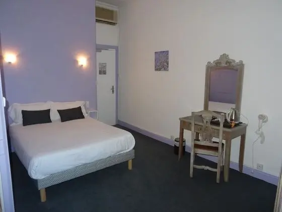 Traditional Tek Büyük Yataklı Oda