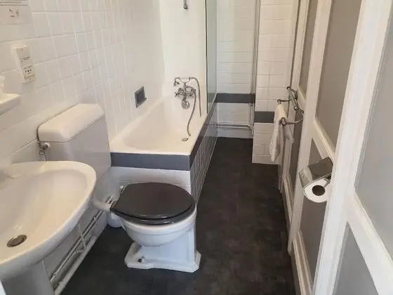 Traditional Tek Büyük Yataklı Oda