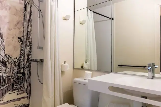 Comfort Tek Büyük Yataklı Oda (with Bath)