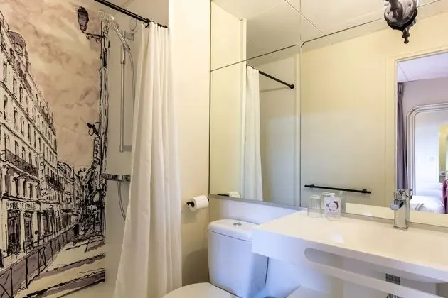 Comfort Tek Büyük Yataklı Oda (with Bath)