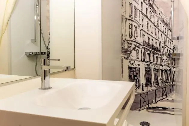 Standard Tek Büyük Yataklı Oda (with Shower)